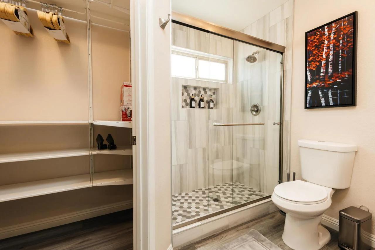Fabulous Oasis in Las Vegas with Tesla Charger photo
