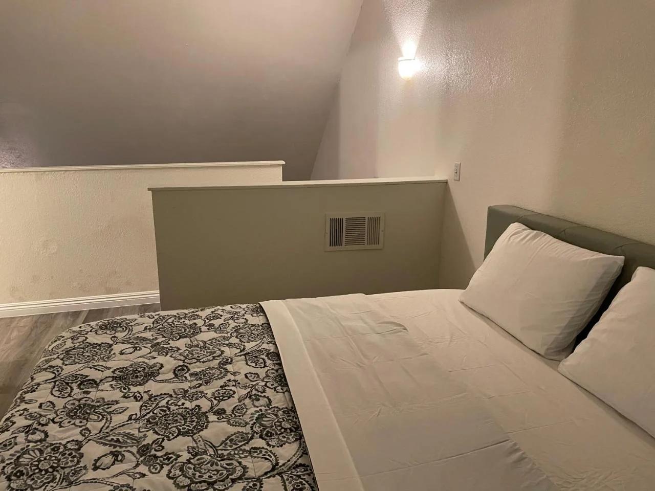 Golden Vegas Condo next to Airport & University photo