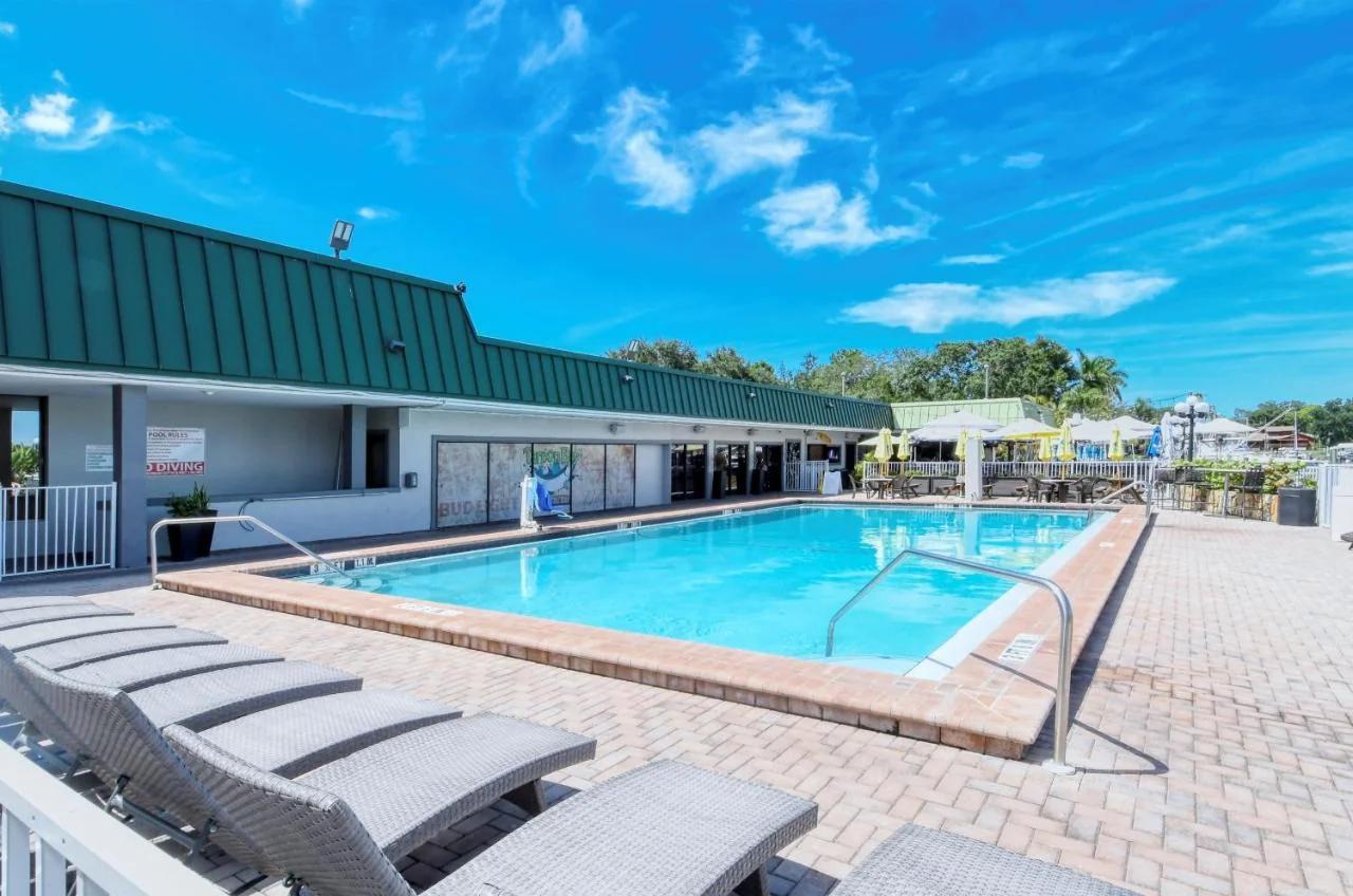 Heated Pool, Bunk Beds, King Bed, Huge TV, Marina, Tiki Bar photo