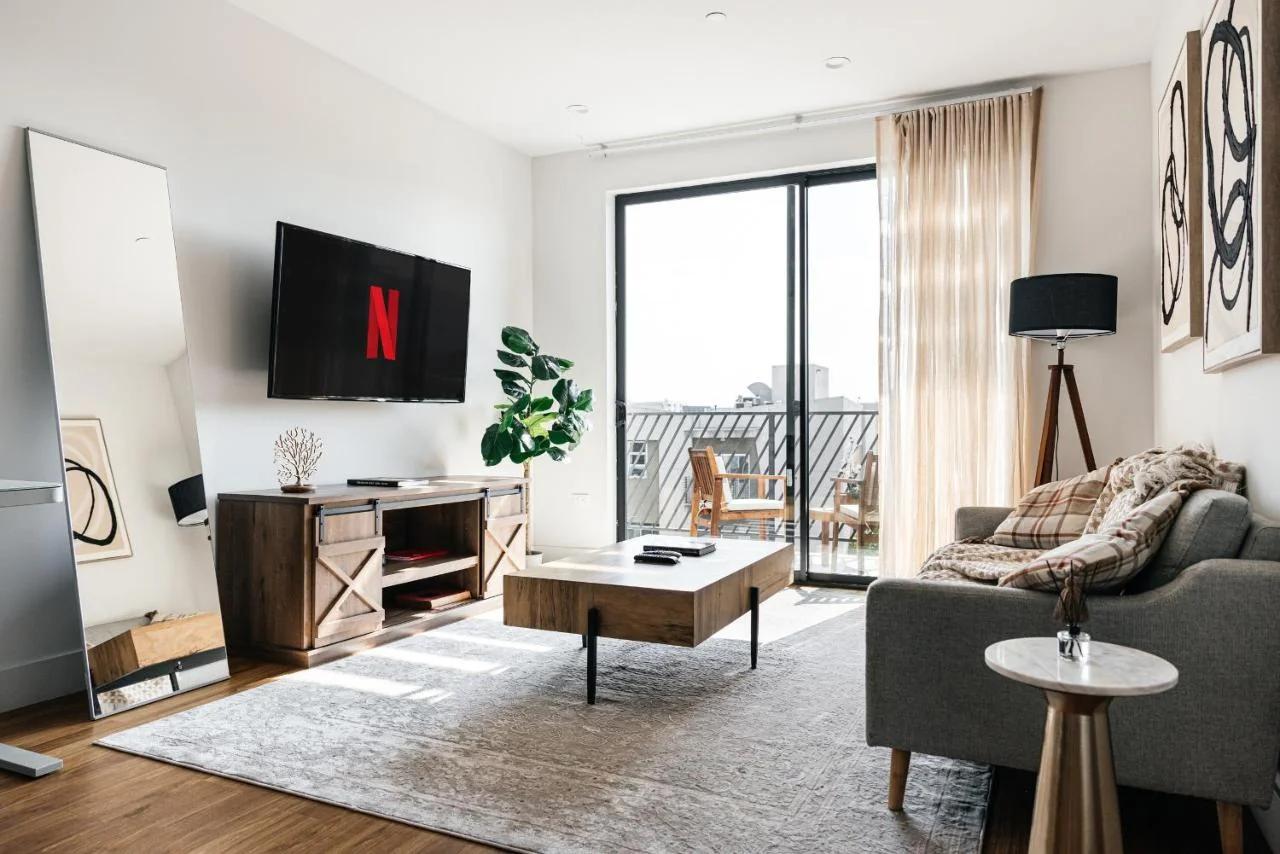 High End Hotel Style 2B apartment with two balconies