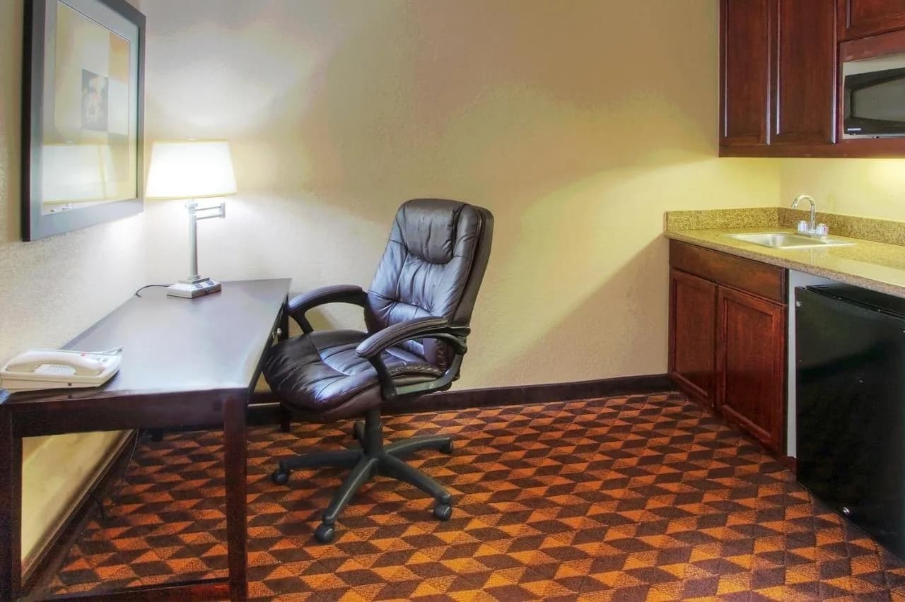 Holiday Inn Express Hotel & Suites Albuquerque Midtown by IHG