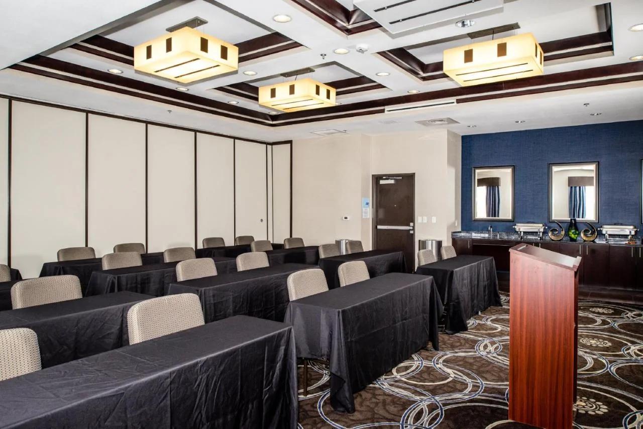 Holiday Inn Express Hotel & Suites Austin NW - Arboretum Area by IHG foto