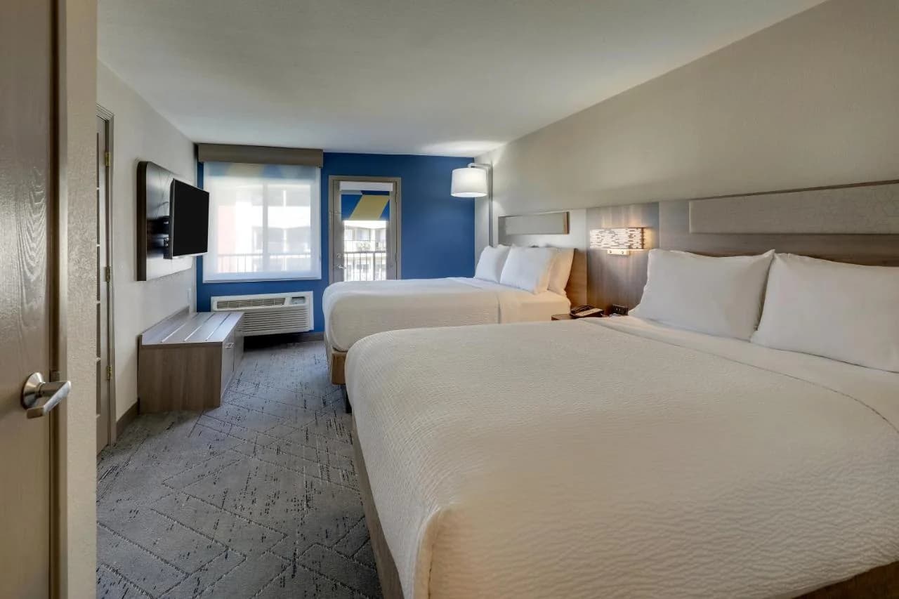 Holiday Inn Express Hotel & Suites Branson 76 Central by IHG photo