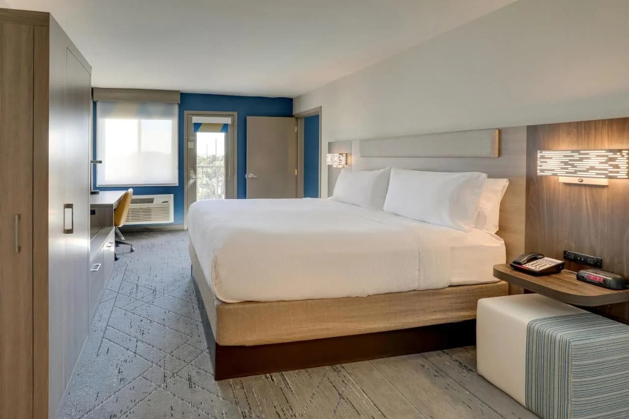 Holiday Inn Express Hotel & Suites Branson 76 Central by IHG photo