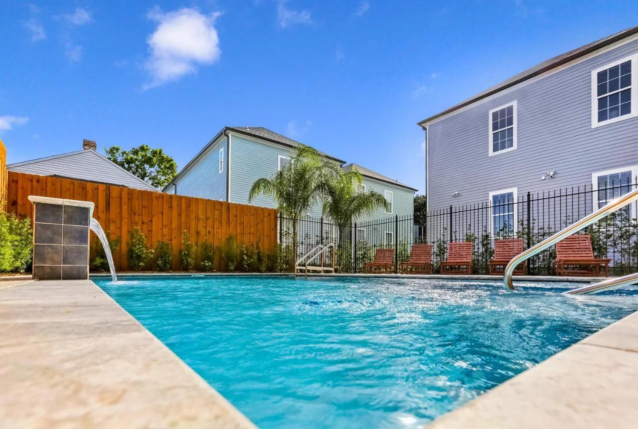 Hosteeva Amazing 4 BR Modern Condo with Balcony Near Frnch Quarter photo