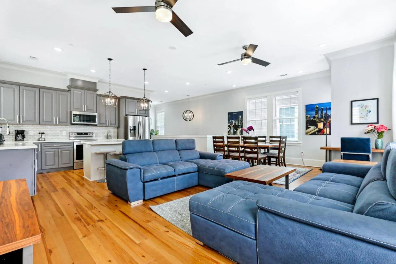 Hosteeva Amazing 4 BR Modern Condo with Balcony Near Frnch Quarter photo