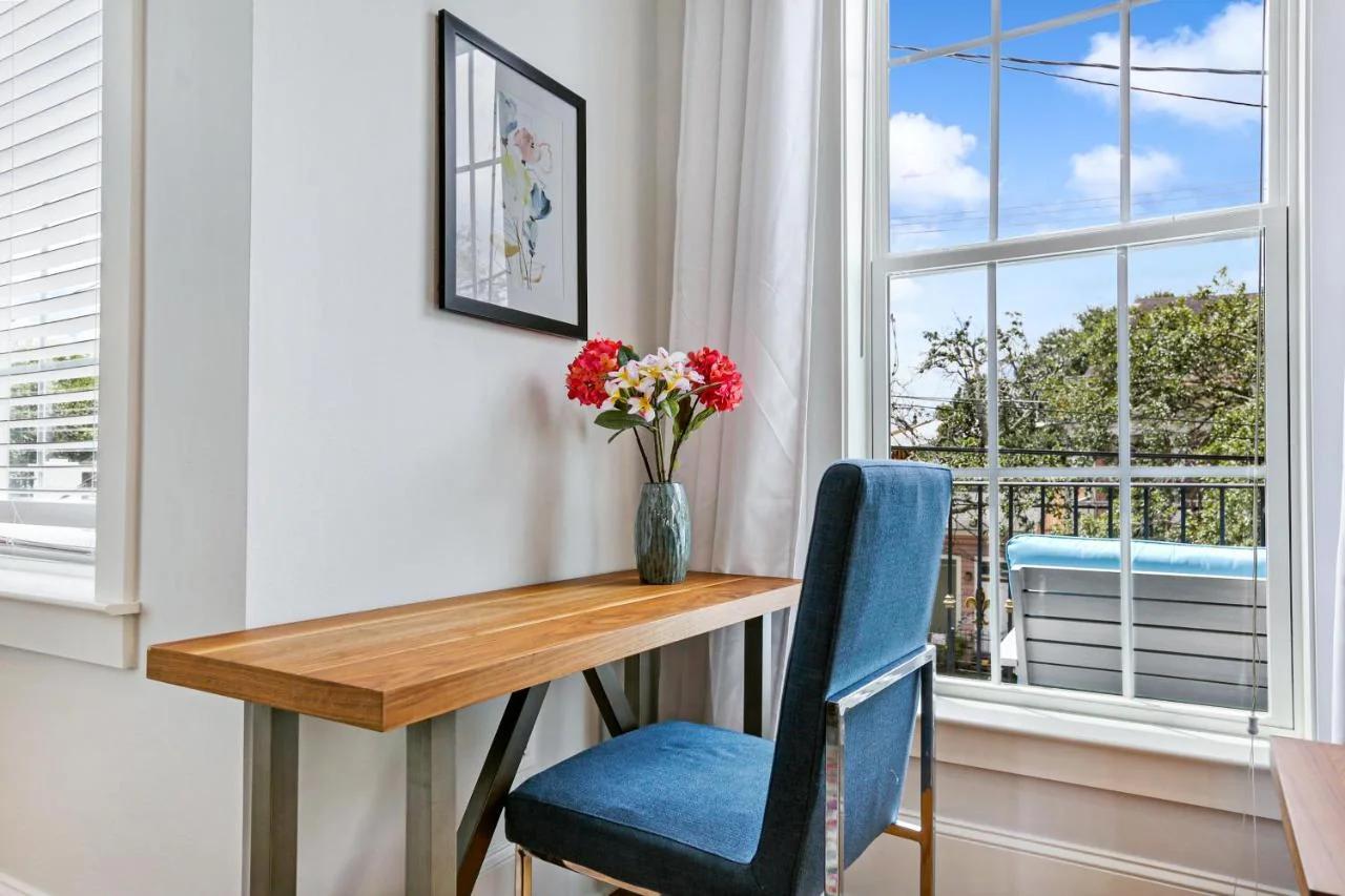 Hosteeva Amazing 4 BR Modern Condo with Balcony Near Frnch Quarter photo