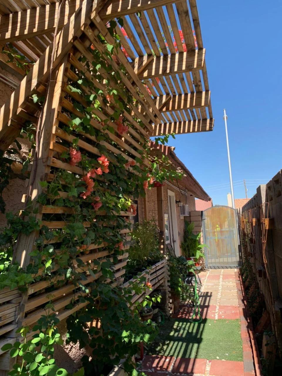 Hummingbird's Retreat-One bedroom-private bath-private entry door photo