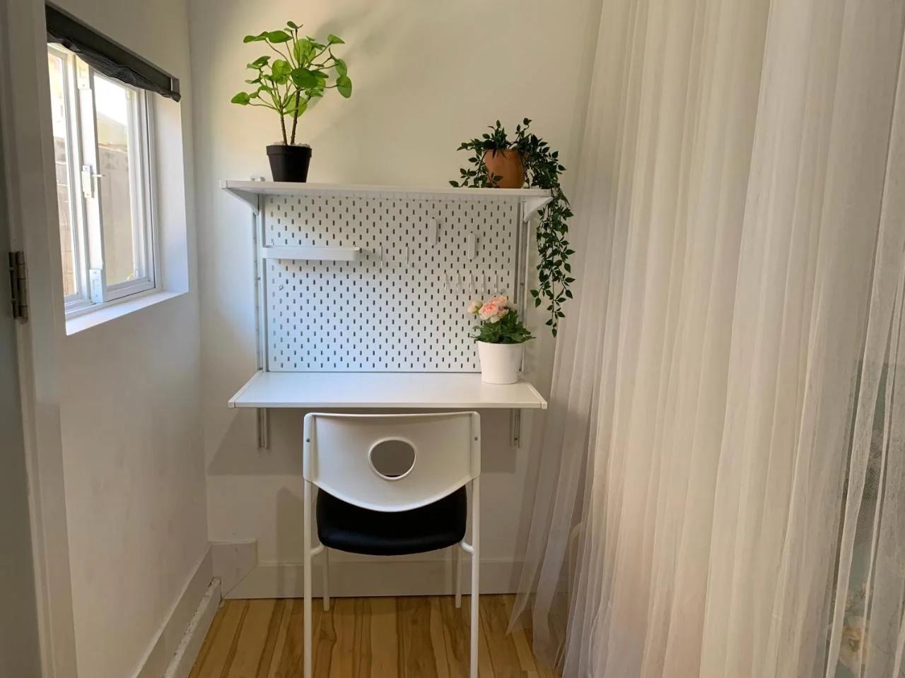Hummingbird's Retreat-One bedroom-private bath-private entry door photo