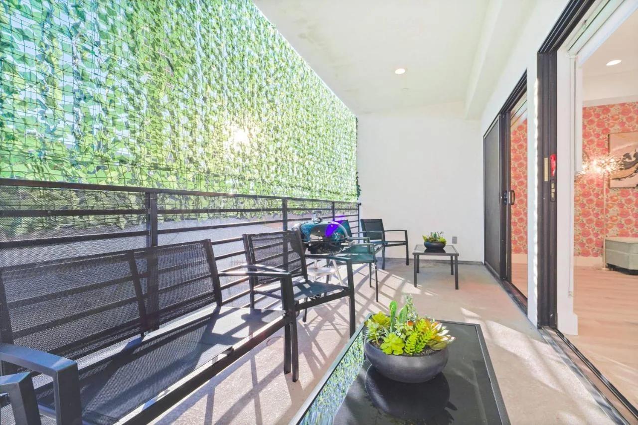 K - Bright and Spacious 3BR Getaway - 15 min to Universal -Balcony, Grill and Parking - Sleeps 13 photo