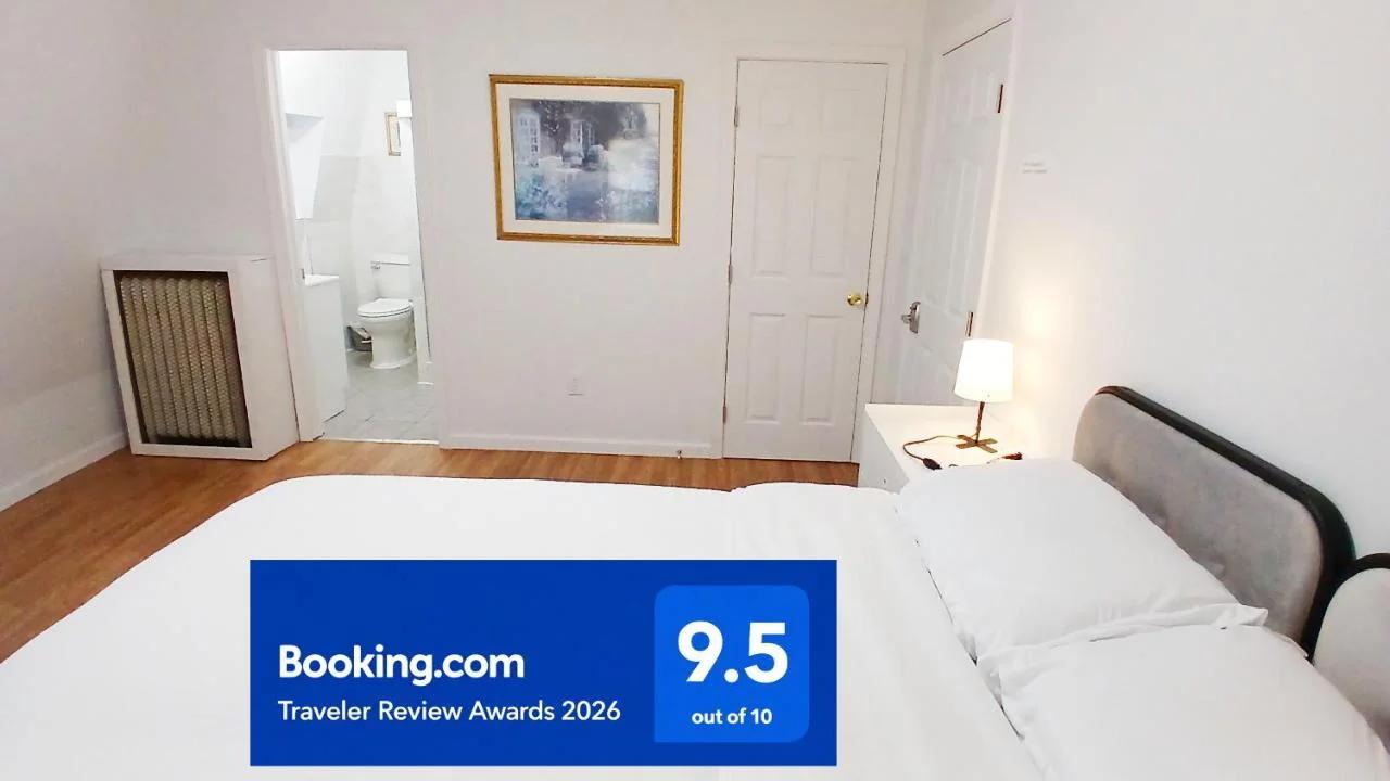King-bed room with private bath -FREE WIFI-- New London-Mystic