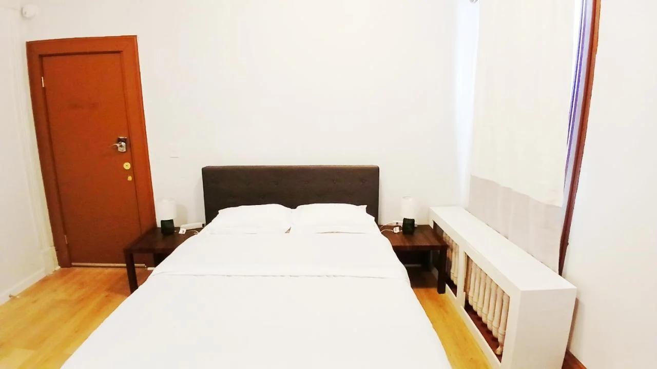 King-bed room with private bath -FREE WIFI-- New London-Mystic photo