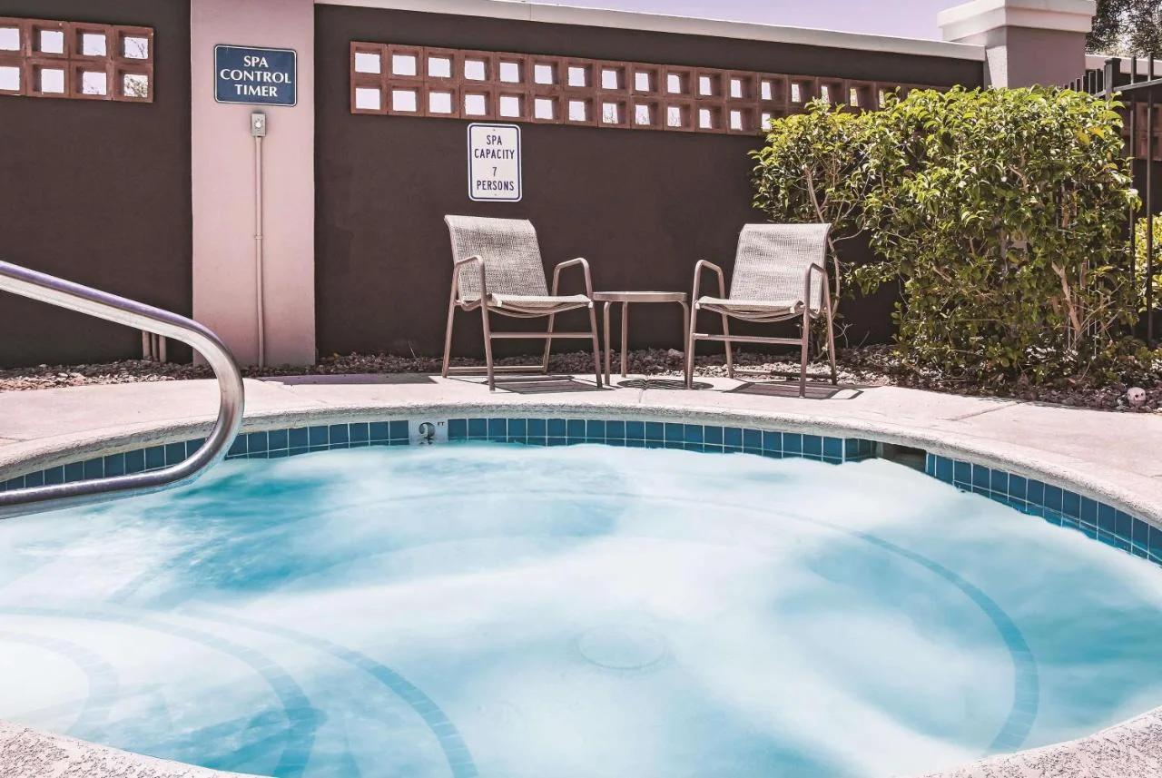 La Quinta by Wyndham Las Vegas Summerlin Tech photo