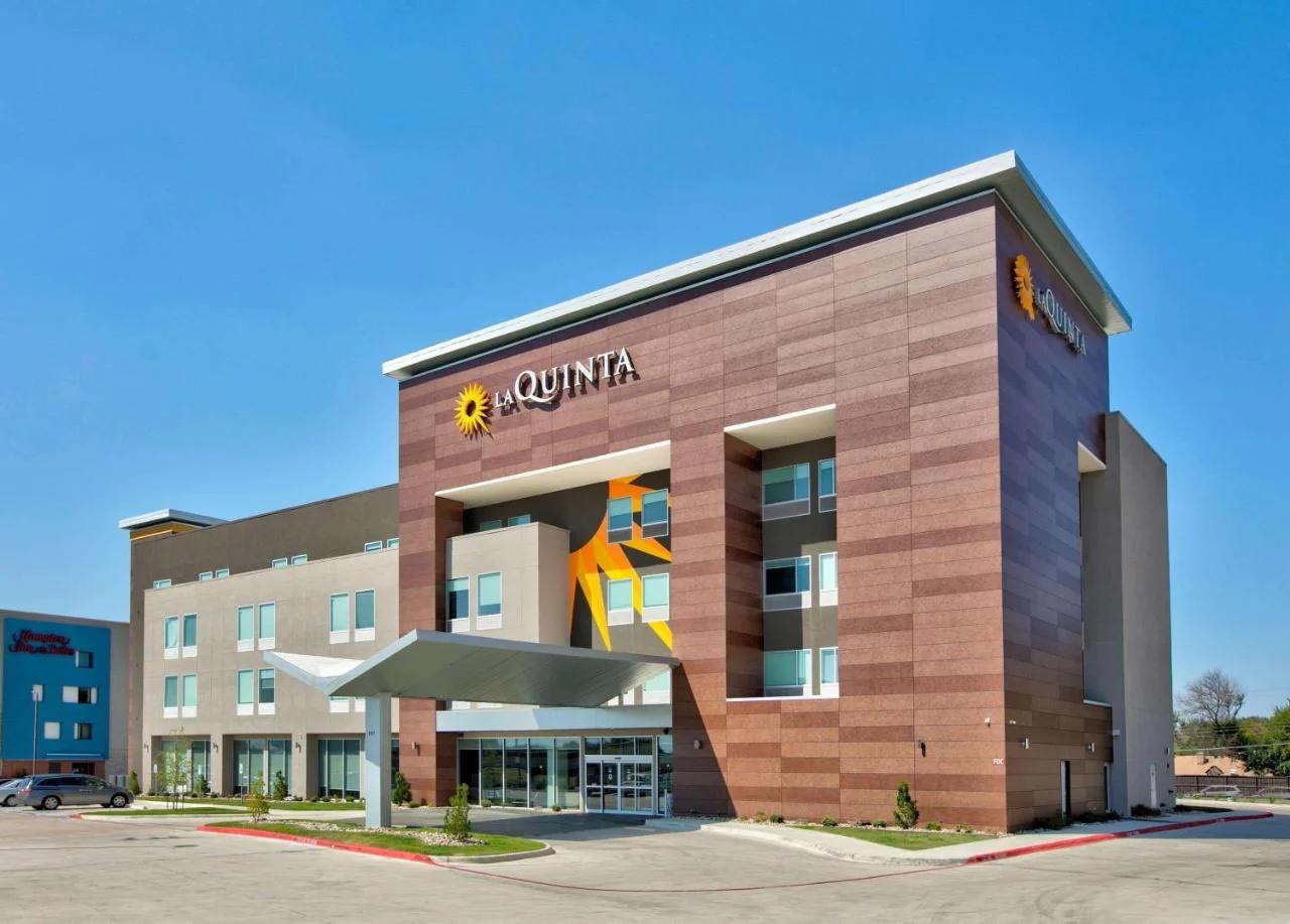 La Quinta Inn & Suites by Wyndham Dallas/Fairpark foto