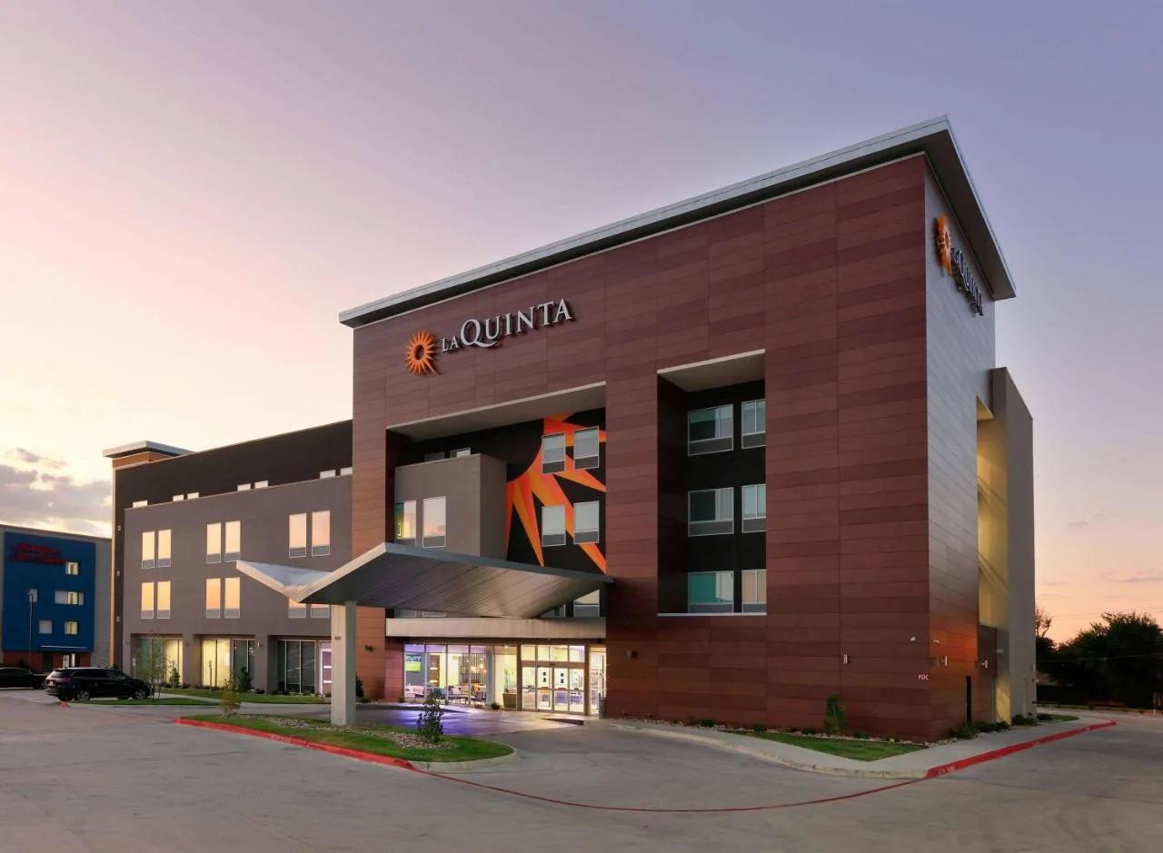La Quinta Inn & Suites by Wyndham Dallas/Fairpark foto