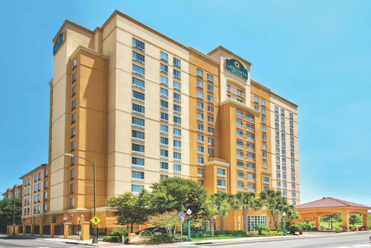 La Quinta Inn & Suites by Wyndham San Antonio Riverwalk photo
