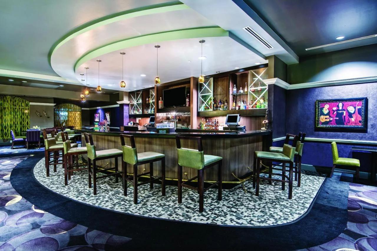 La Quinta Inn & Suites by Wyndham San Antonio Riverwalk photo