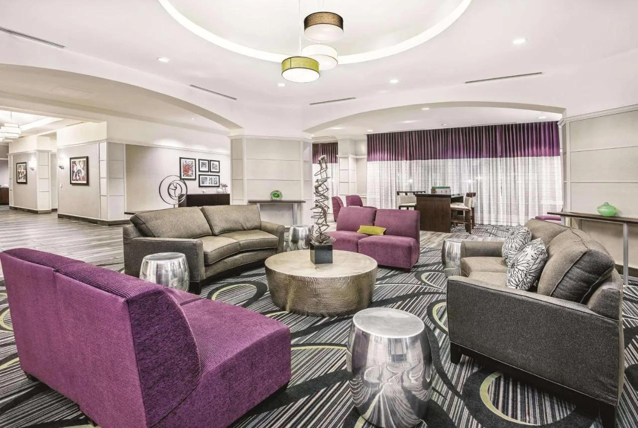 La Quinta Inn & Suites by Wyndham San Antonio Riverwalk photo
