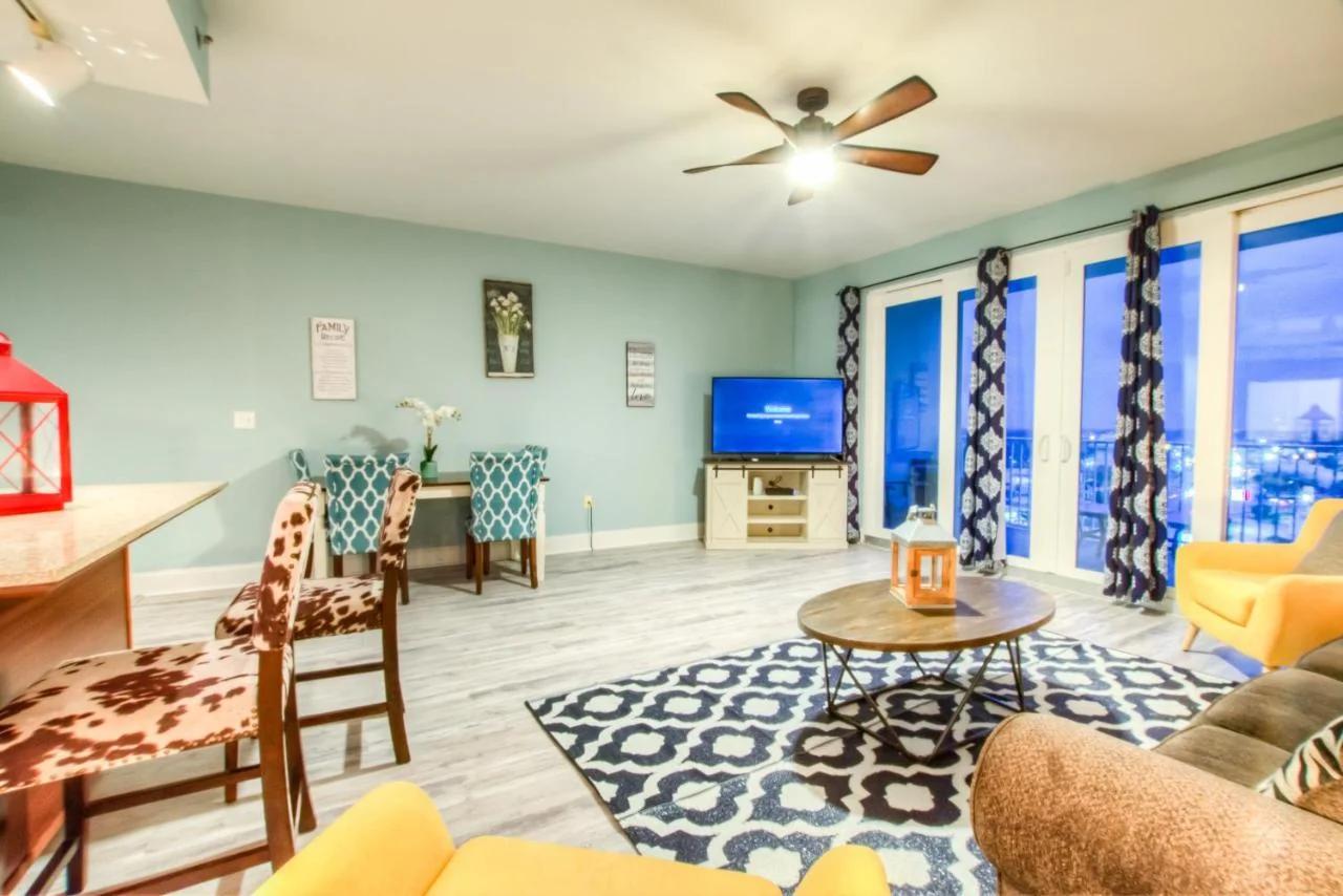 Laketown Wharf 1135 By Aneliya photo