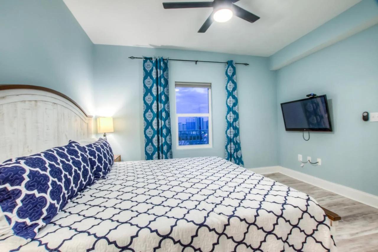 Laketown Wharf 1135 By Aneliya photo