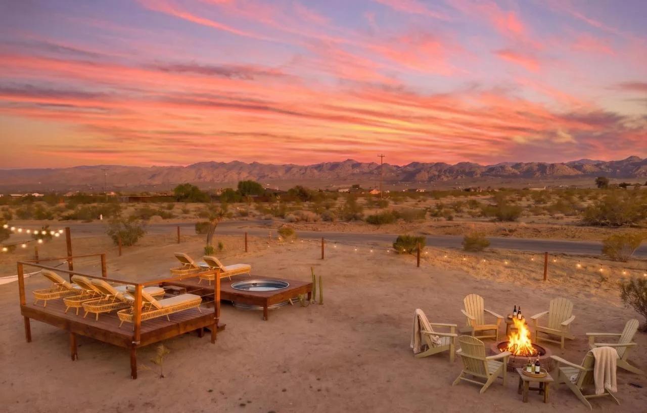 Leaning Joshua Desert Retreat - Stargazing Deck, Fire Pit, Cowboy Pool