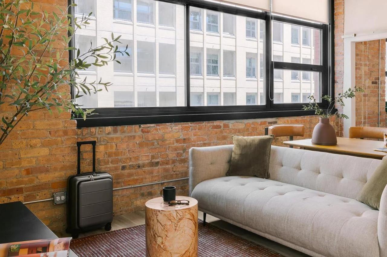 LIVN West Loop Chicago 2 BR City View photo