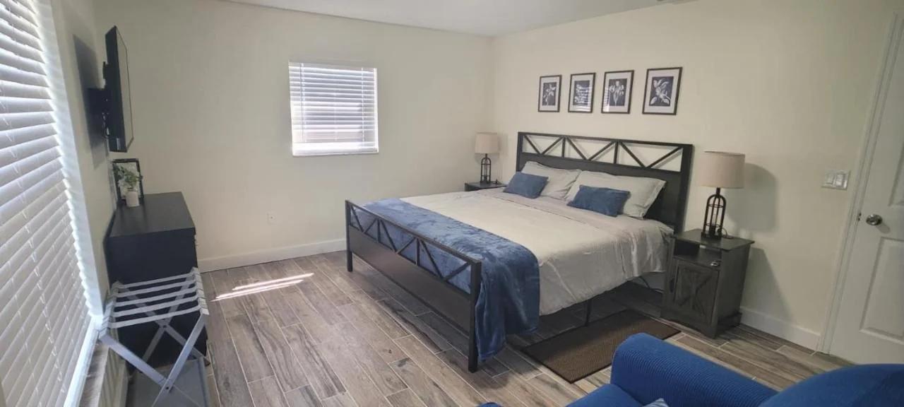 Lovely House in Sarasota close to UTC Mall Nathan Benderson Park and Siesta Key Beach photo
