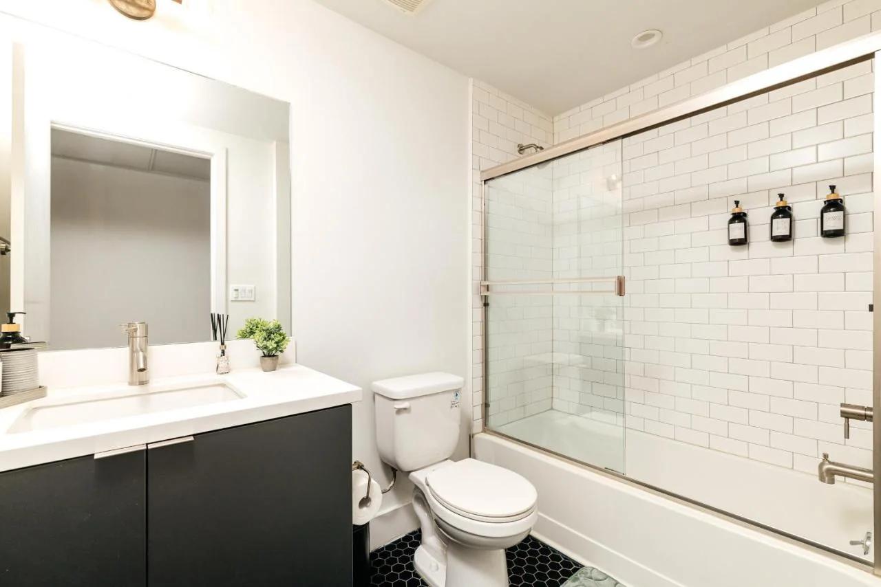 Lux Hotel Style 2 bedroom K Town with parking and GYM photo