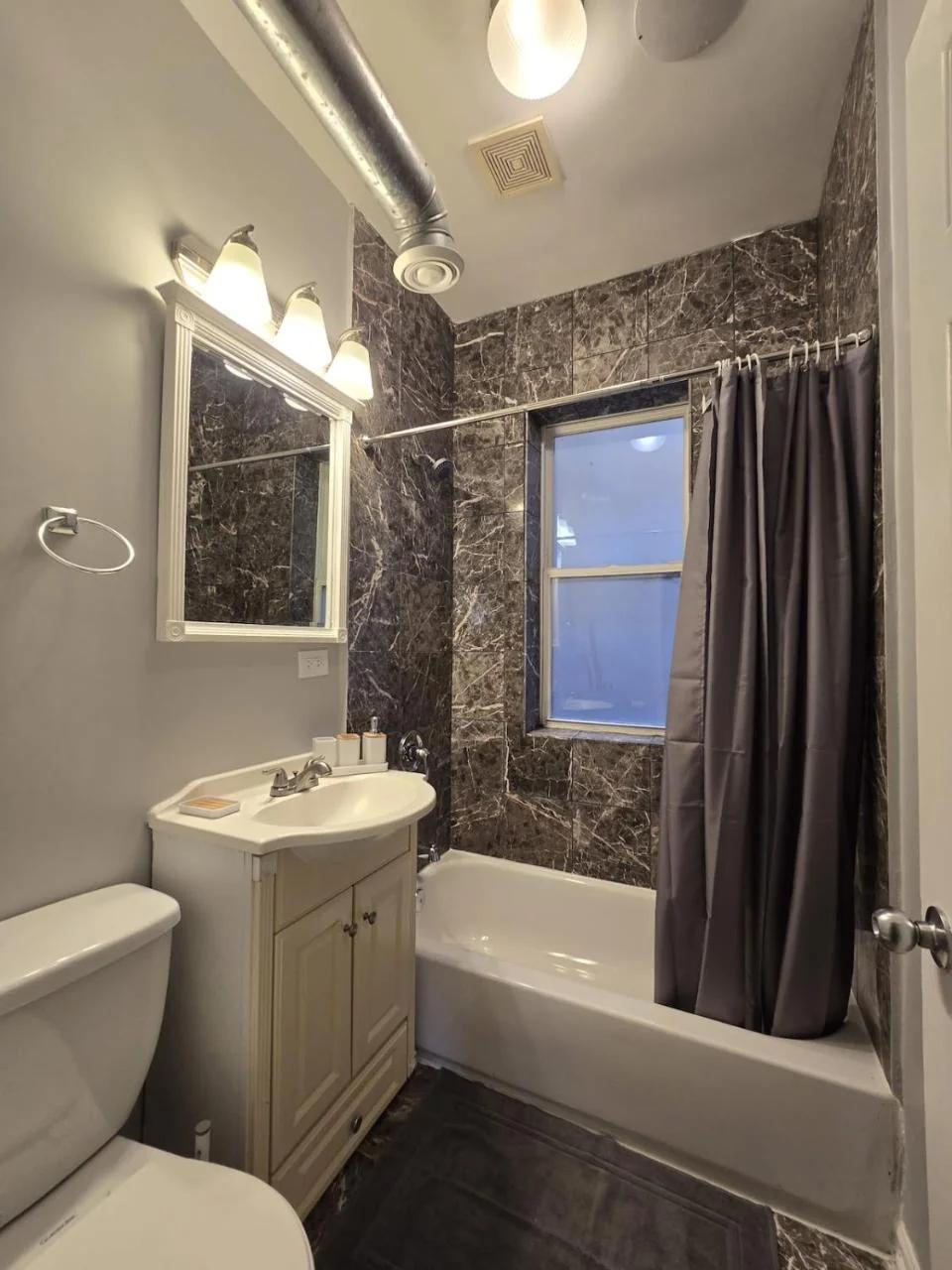 Luxe Loft vibe with King Suite - 4BR 3Ba photo