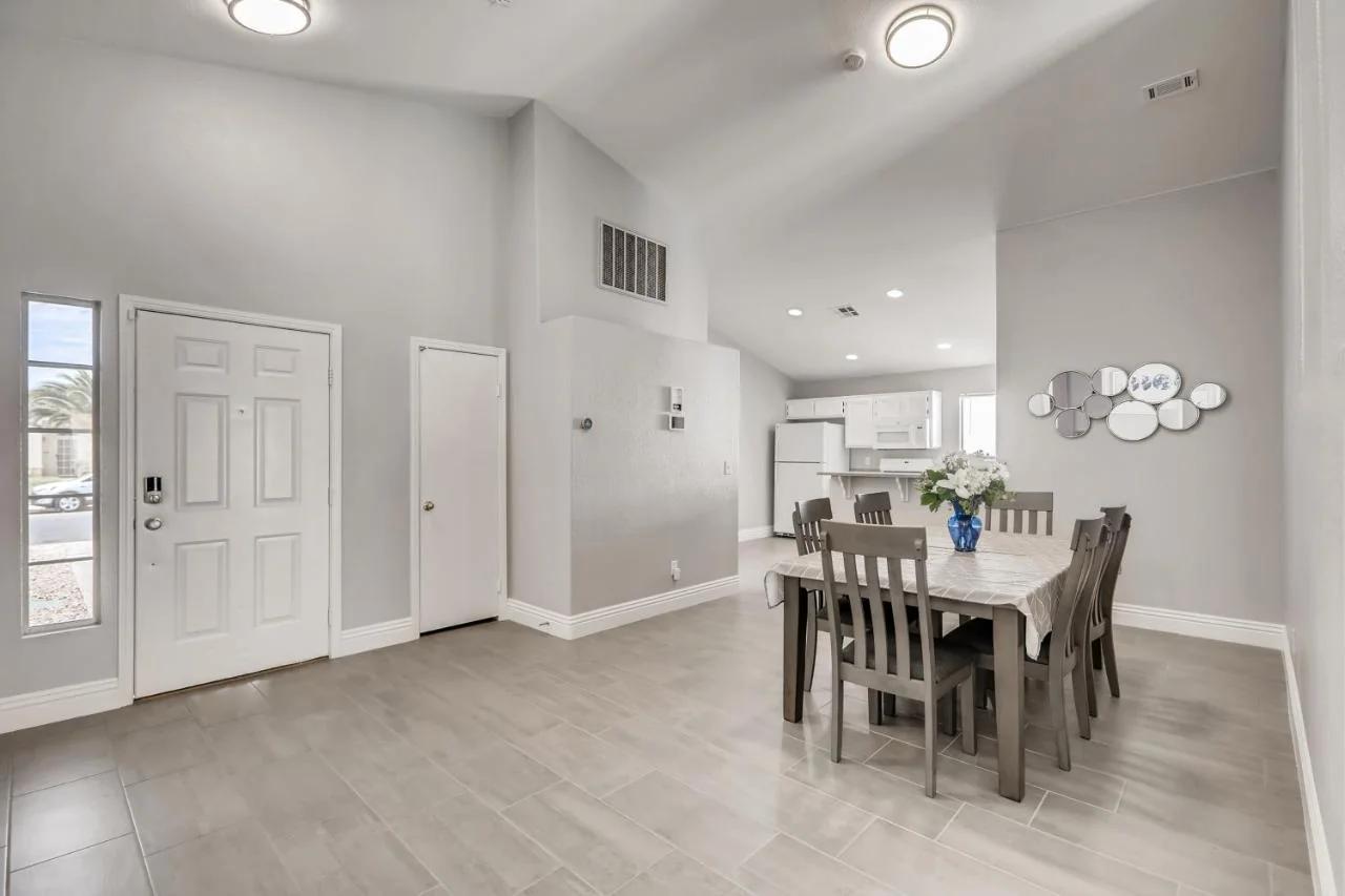 Luxurious House With A Pool, Spa, and Patio, Sleeps 6 Comfortably photo
