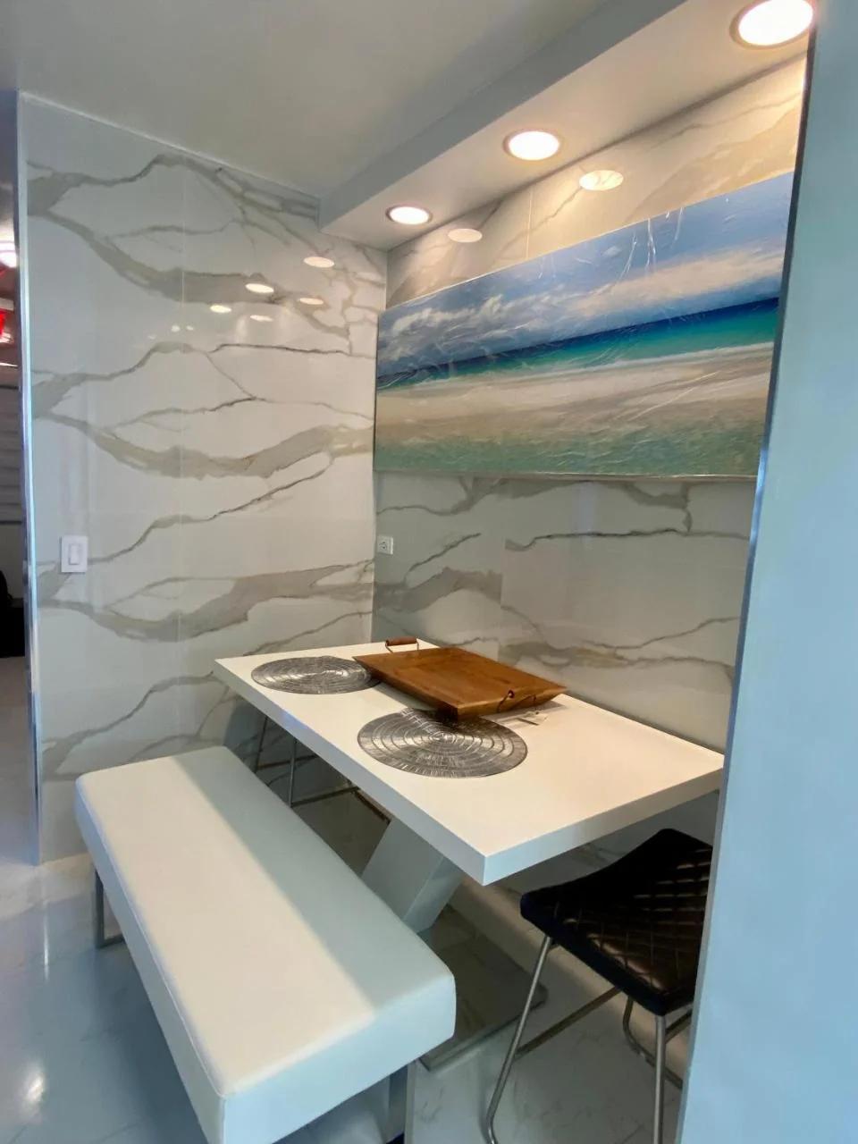 Luxurious remodeled direct Waterfront apartment with Miami skyline view- Free parking- 5min drive to Miami Beach photo