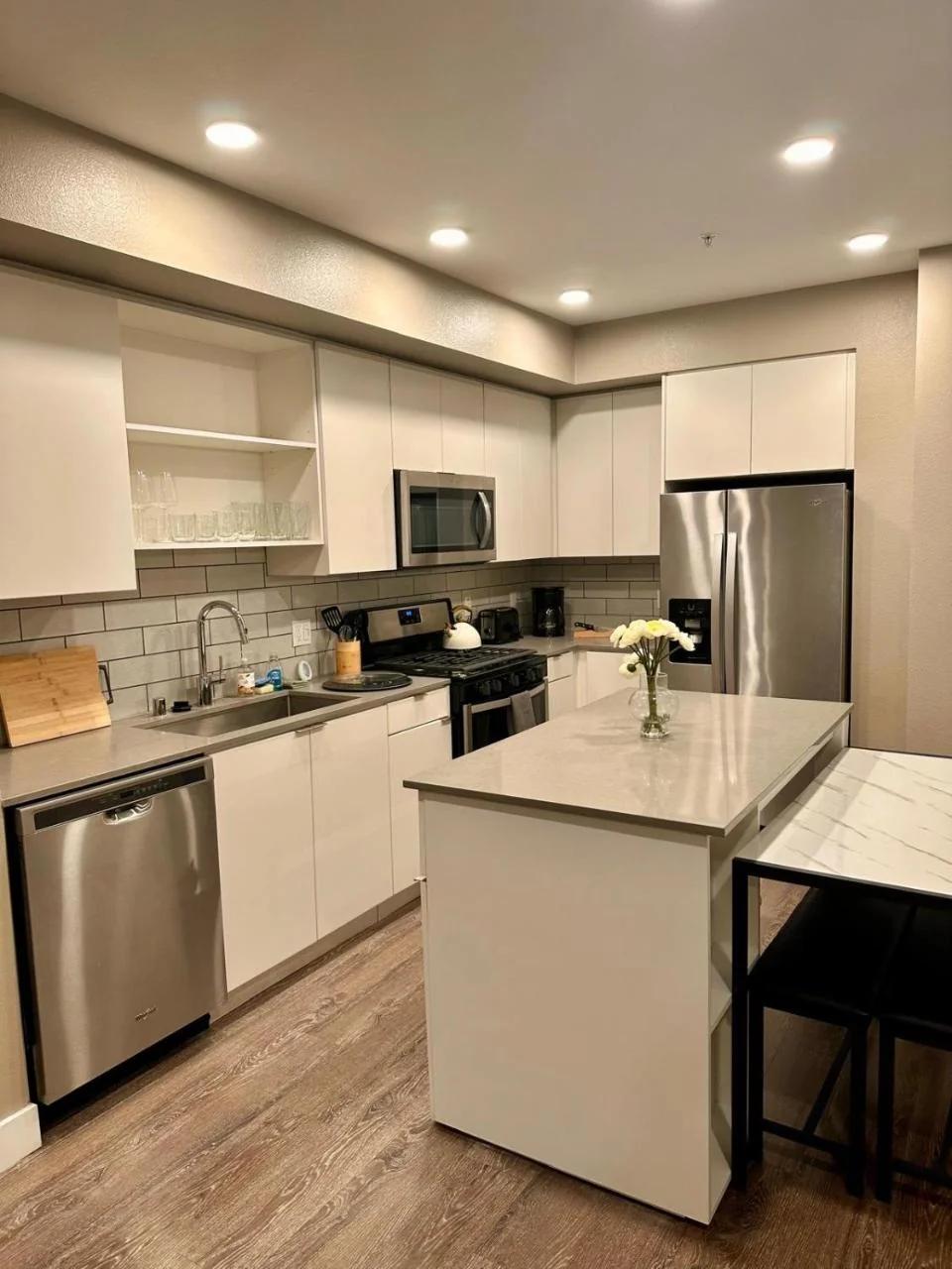 Luxury 2Beds 1Bath Unit in West Hollywood with Pool and BBQ photo