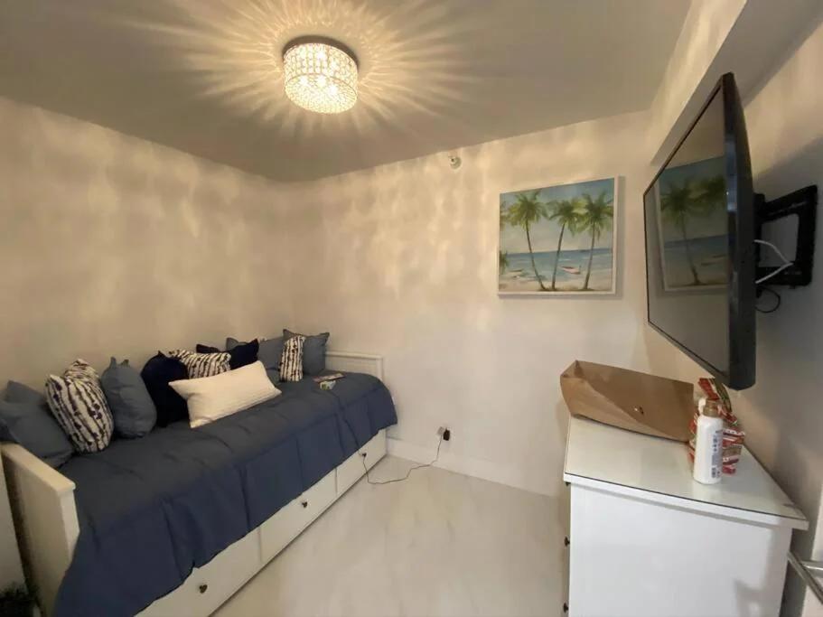 Luxury Beachfront 3 Bedroom Miami Beach Condo, photo