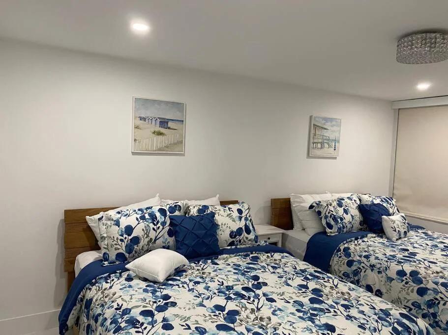 Luxury Beachfront 3 Bedroom Miami Beach Condo, photo
