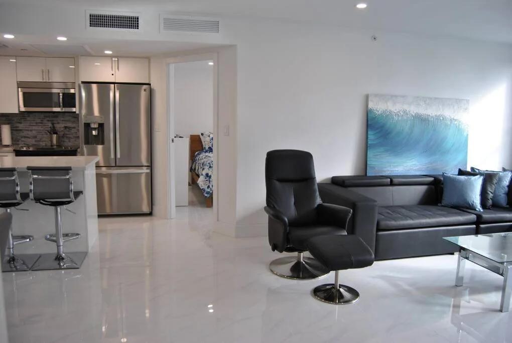 Luxury Beachfront 3 Bedroom Miami Beach Condo, photo