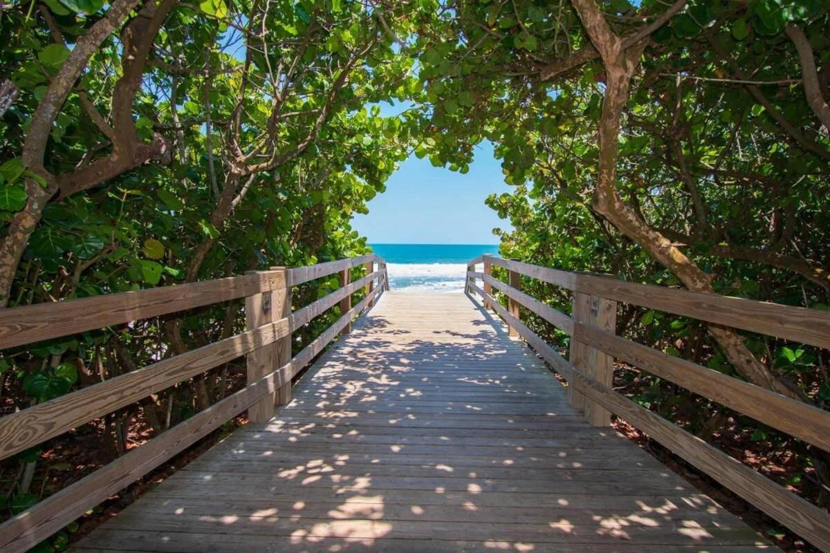 Luxury Townhouse Minutes from Beach and Downtown photo