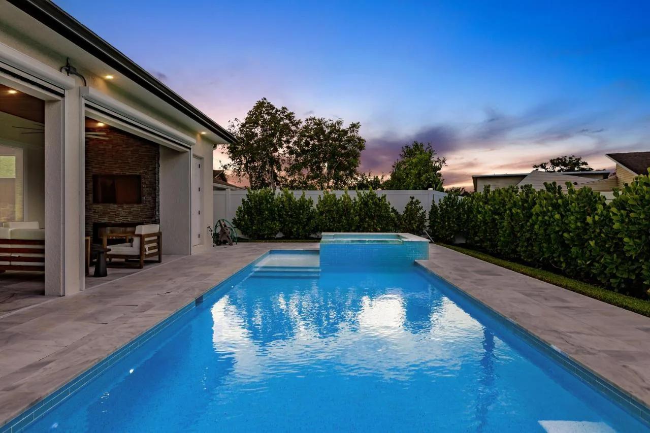 Mimosa Manor 4-4 Luxury Home Near Vanderbilt Beach photo