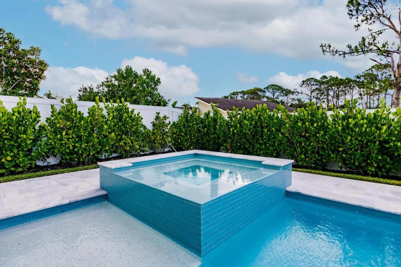 Mimosa Manor 4-4 Luxury Home Near Vanderbilt Beach photo