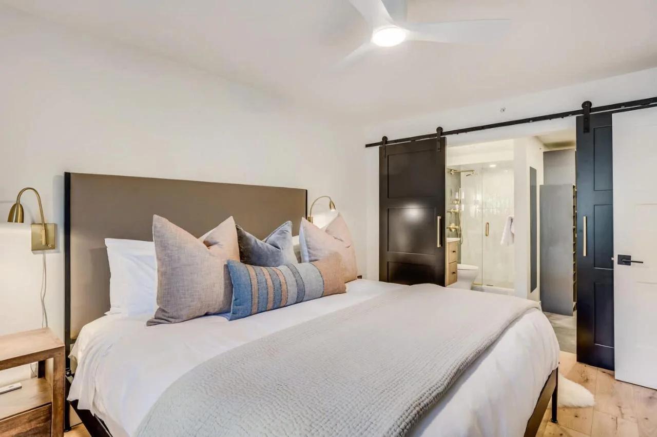 Modern 2 BR in Aspen Core Walk Everywhere photo