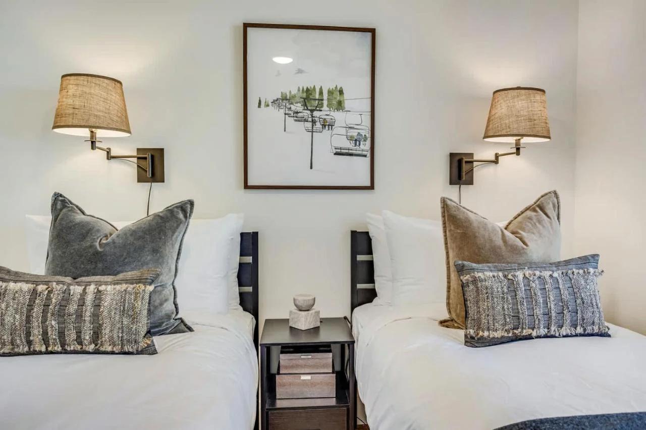 Modern 2 BR in Aspen Core Walk Everywhere photo