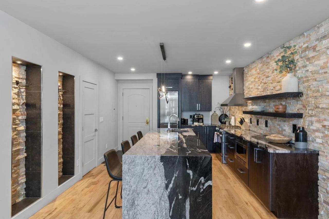 Most Luxurious1Br in town And steps to the Gondola