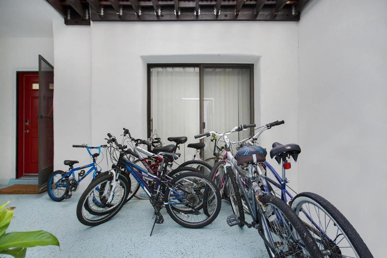 Naples Dream at WTC with Heated Pool SPA Sauna 7 bicycles and 3 mls to beach