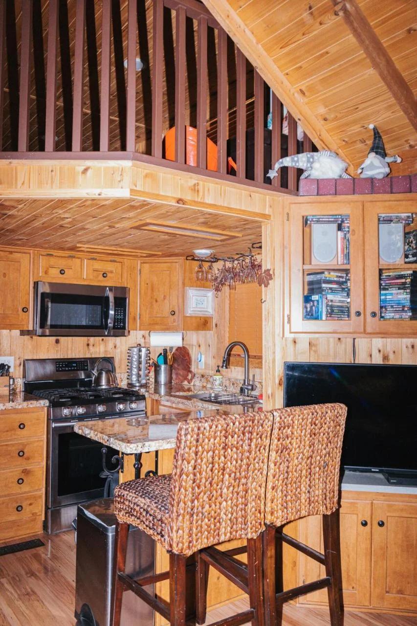 Near Ski, Beaches, Pet Friendly, Full kitchen photo