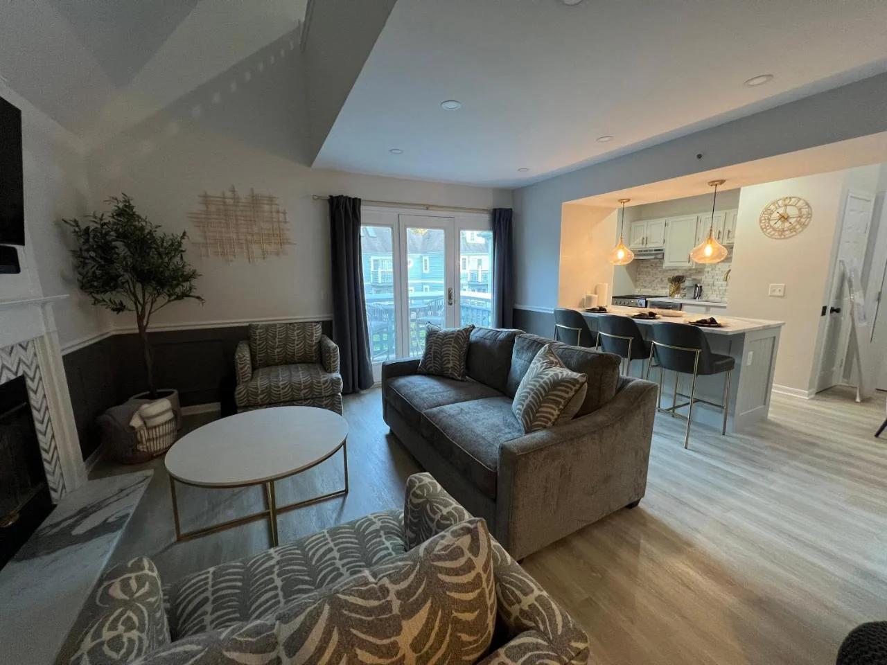 Newly Renovated Loft Villa at Norwich Spa with amenities, 3 minutes to Mohegan photo