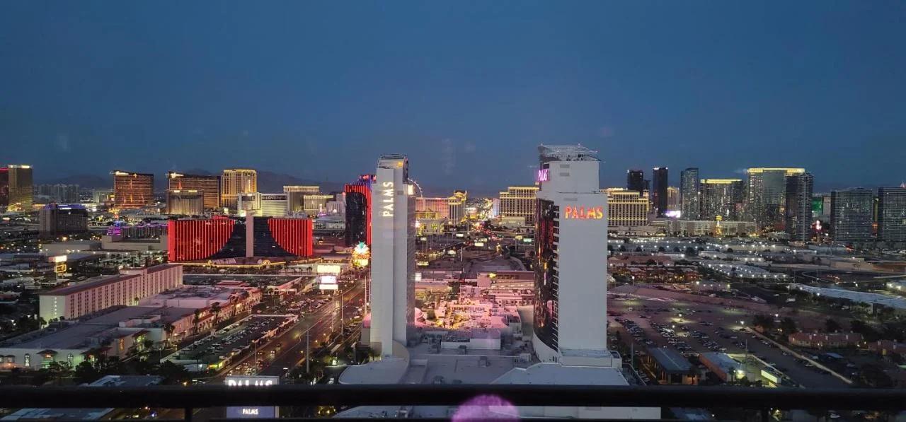 Palms Place Luxury 35th Floor Unit with Amazing Strip View