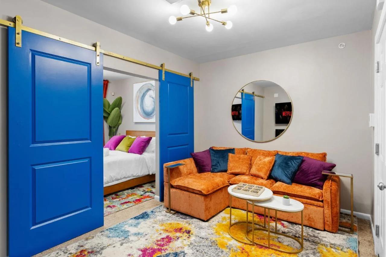 Philly Zoo Queen Suite - Apartment with Fireplace & Parking Available photo