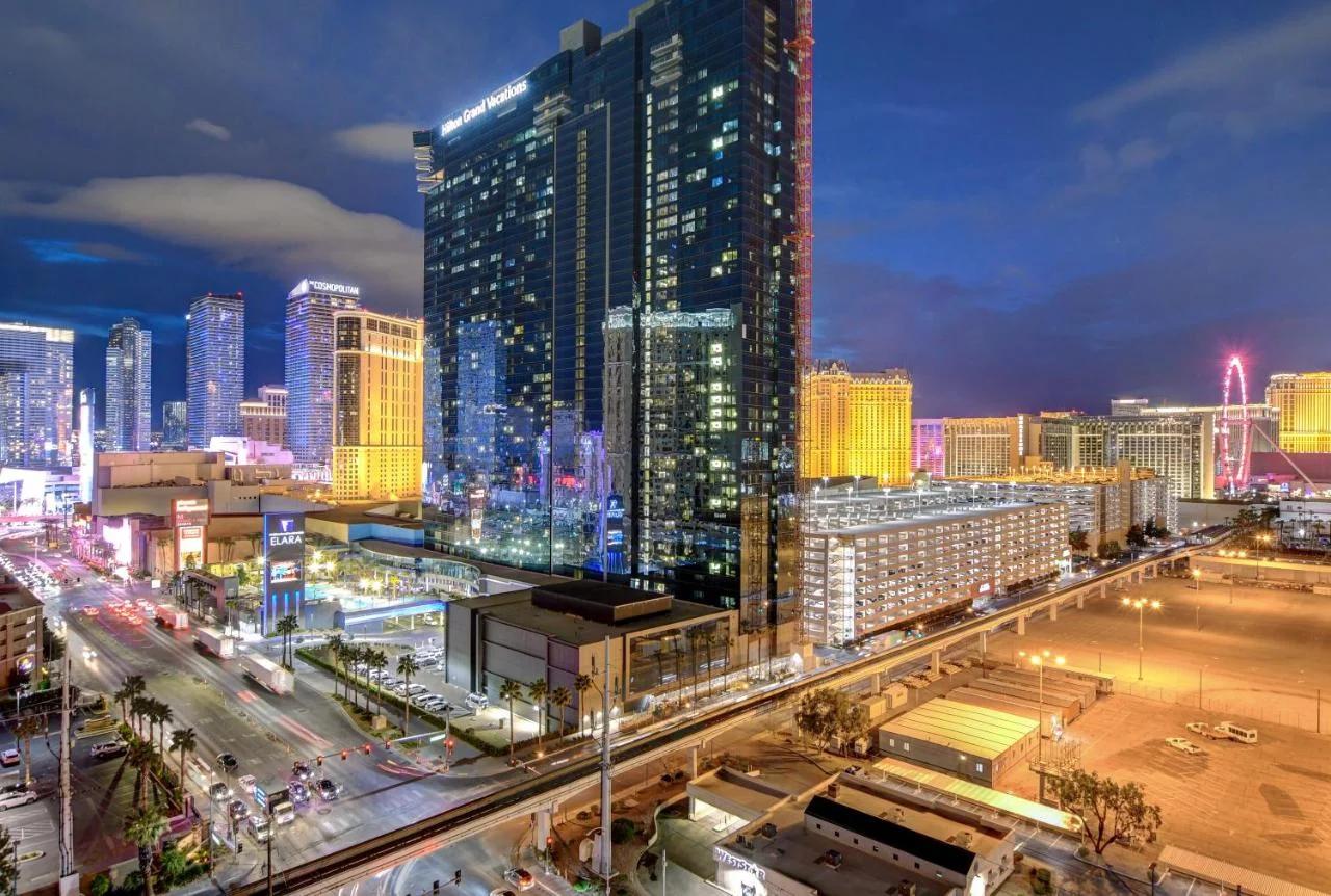 Premium Suite MGM Signature HIGH FLR Balcony Strip View photo