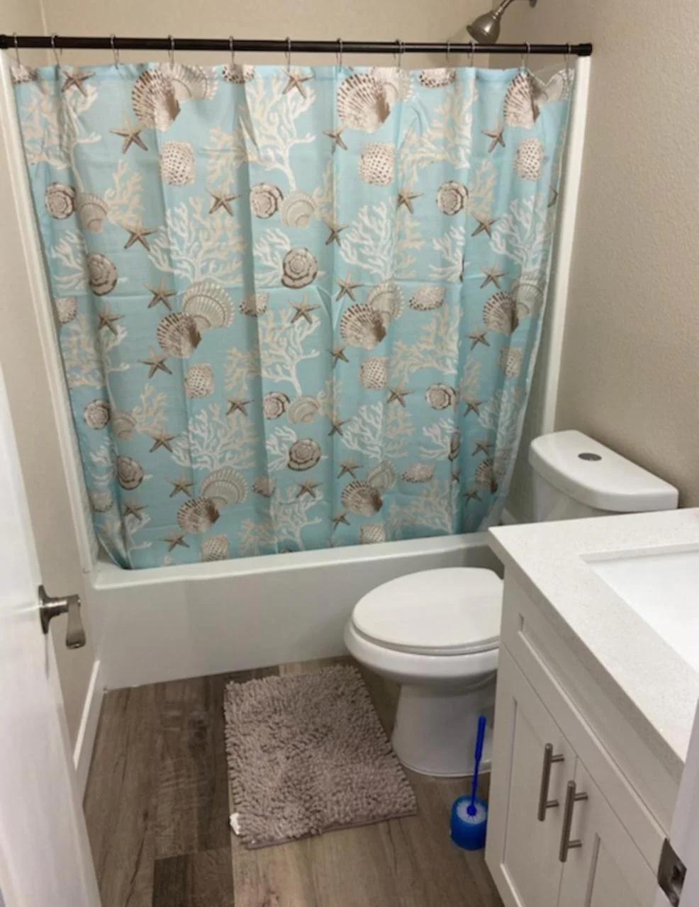 Private room. 5 mins from Freemont. 10 mins from strip photo