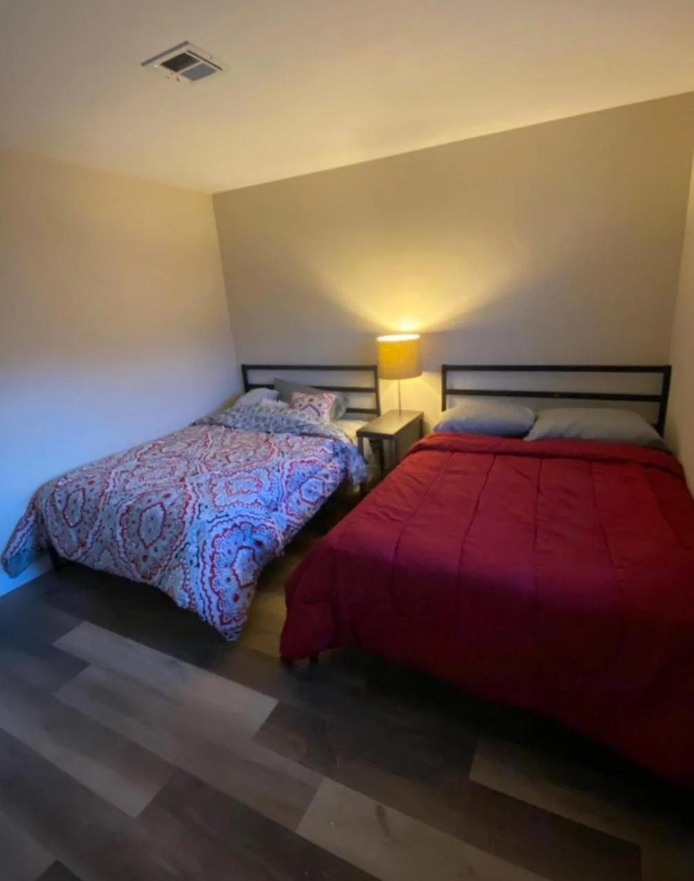 Private room. 5 mins from Freemont. 10 mins from strip photo