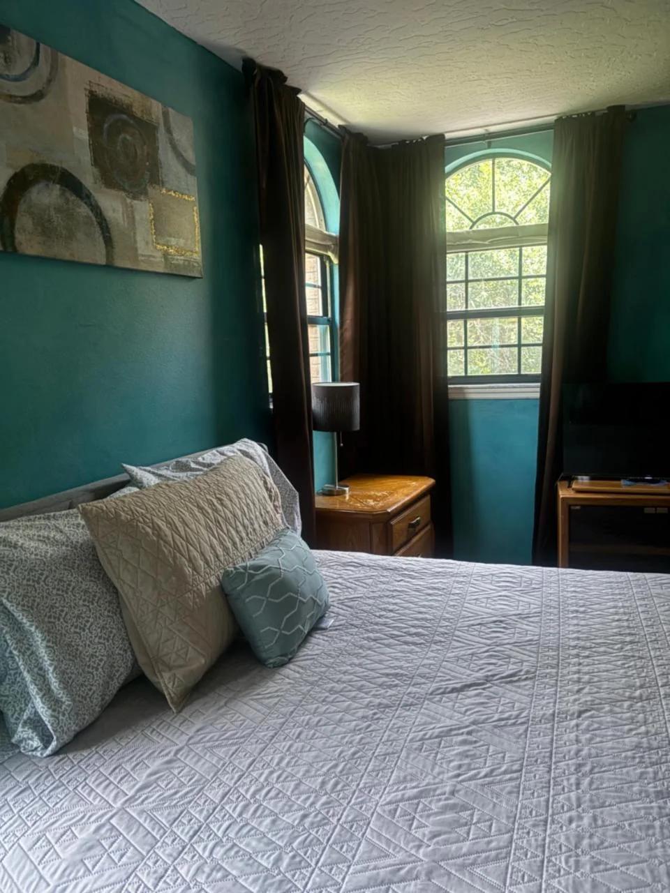 R-Room- 2nd floor in an Awesome Villa 20 minutes from the beach photo